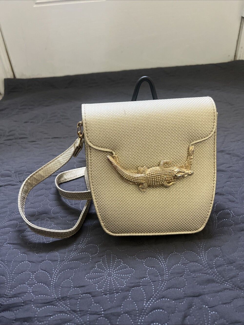 90's Sasha Gold Faux Leather Shoulder Purse/Bag Large Gold Shiny Metal Alligator